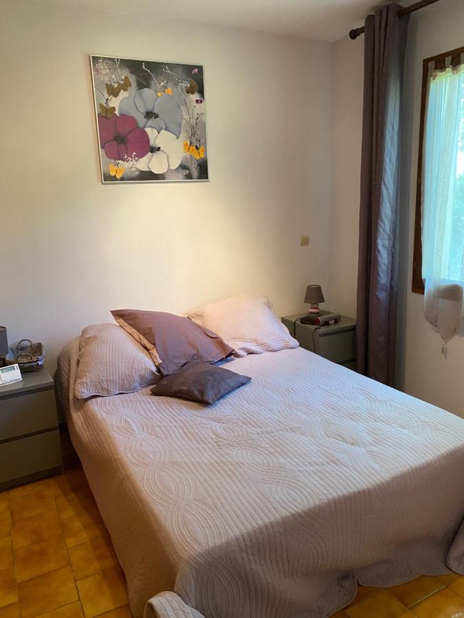 Maison Provencale En Campagne A Éguilles Esterno foto